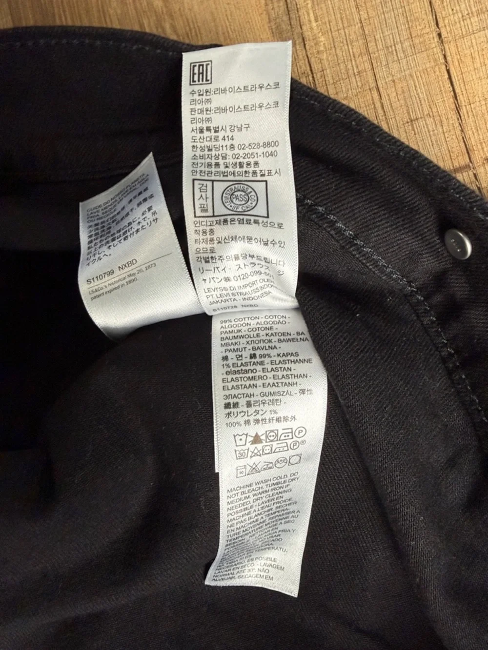 Men's Levi's Black Denim Jacket - Classic Trucker Style Size XL - Picture 8 of 9